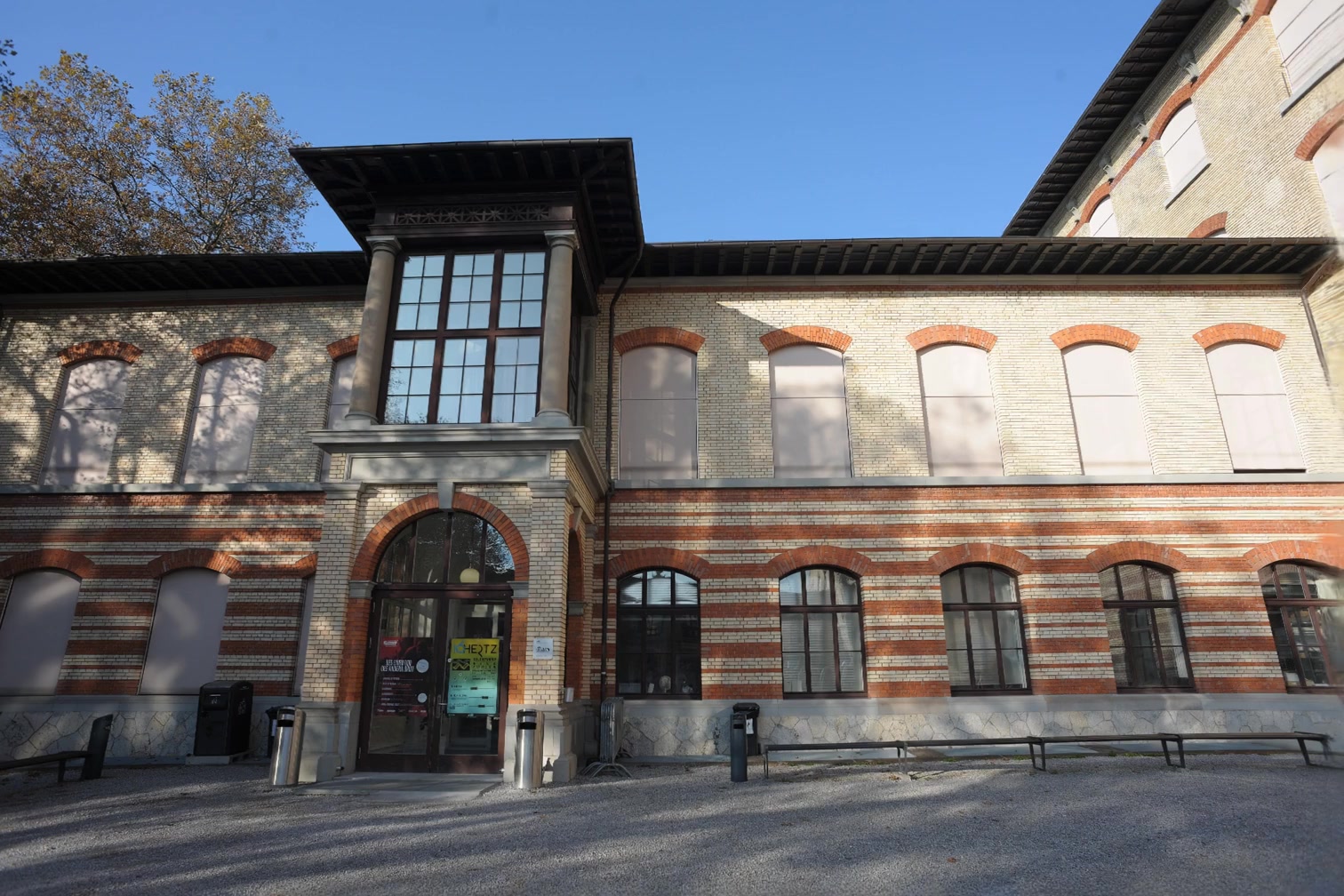 facade_00000_0000-0001