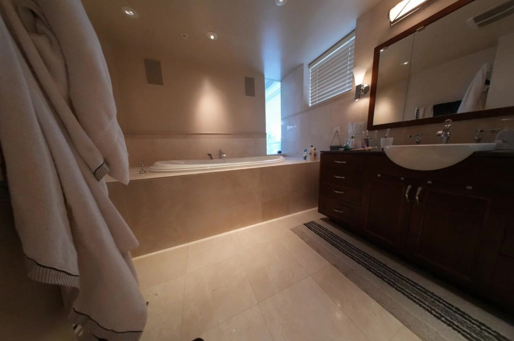 e7af285f7d_00075_0000-0009